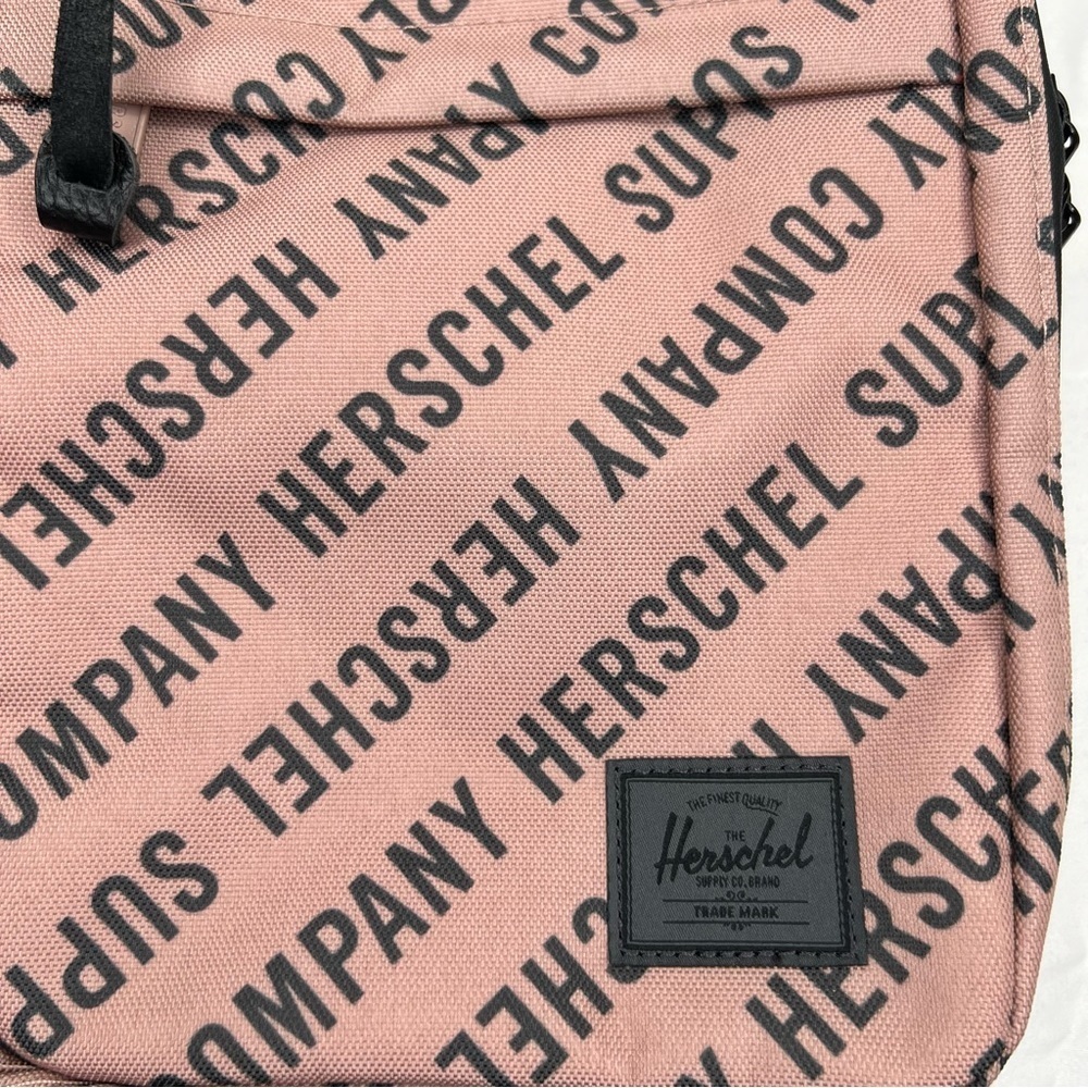 Herschel Chapter Connect Travel Kit - Picture 3 of 16